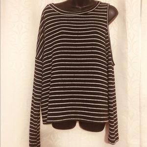 😍cute😍 black/white striped top-large